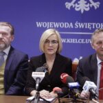 10.03.2022. Kielce. Konferencja nt. uruchomienia strony internetowej projektpracaukraina.pl. Na zdjęciu (od lewej): Grzegorz Piwko - dyrektor Powiatowego Urzędu Pracy w Kielcach, Renata Janik - wicemarszałek województwa świętokrzyskiego, Zbigniew Koniusz - wojewoda świętokrzyski / Jarosław Kubalski / Radio Kielce