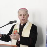 10.03.2022 Czerwona Góra. Wojewódzki Szpital Specjalistyczny. Otwarcie nowego pawilonu. Biskup Jan Piotrowski / Jarosław Kubalski / Radio Kielce