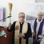 10.03.2022 Czerwona Góra. Wojewódzki Szpital Specjalistyczny. Otwarcie nowego pawilonu. Biskup Jan Piotrowski / Jarosław Kubalski / Radio Kielce