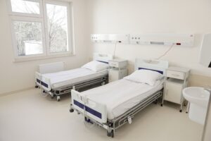 10.03.2022 Czerwona Góra. Wojewódzki Szpital Specjalistyczny. Otwarcie nowego pawilonu / Jarosław Kubalski / Radio Kielce