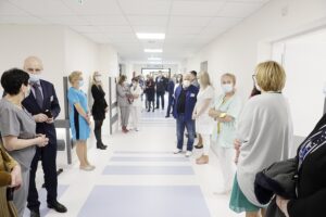 10.03.2022 Czerwona Góra. Wojewódzki Szpital Specjalistyczny. Otwarcie nowego pawilonu / Jarosław Kubalski / Radio Kielce