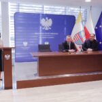 17.03.2022 Kielce. ŚUW. Konferencja na temat uruchomionej przez Polskie Radio Kielce strony internetowej - mieszkania dla obywateli Ukrainy. Na zdjęciu od lewej: rzecznik prasowy urzędu Marzena Chodakowska, wojewoda Zbigniew Koniusz i prezes Radia Kielce Janusz Knap / Jarosław Kubalski / Radio Kielce