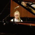 17.03.2022 Kielce. Zespół Państwowych Szkół Muzycznych im. Ludomira Różyckiego. Koncert charytatywny dla Ukrainy / Jarosław Kubalski / Radio Kielce