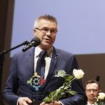 22.03.2022 Kielce. Filharmonia Świętokrzyska. Gala konkursu Lider Ekonomii Społecznej 2021. Liderem Ekonomii Społecznej w kategorii Samorząd Prospołeczny powyżej 20 tys. mieszkańców zostało miasto Kielce. Nagrodę odebrał prezydent Bogdan Wenta / Jarosław Kubalski / Radio Kielce