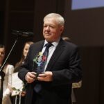 22.03.2022 Kielce. Filharmonia Świętokrzyska. Gala konkursu Lider Ekonomii Społecznej 2021. Liderem Ekonomii Społecznej w Kategorii Biznes Prospołeczny – średnie i duże mikro przedsiębiorstwa została Grupa PBI sp. z o.o. z Sandomierza. Nagrodę odebrał prezes Longin Bokwa / Jarosław Kubalski / Radio Kielce