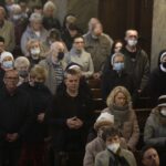 25.03.2022 Kielce. Katedra. Nabożeństwo Drogi Krzyżowej  z aktem poświęcenia Rosji i Ukrainy Matce Bożej / Jarosław Kubalski / Radio Kielce