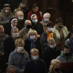 25.03.2022 Kielce. Katedra. Nabożeństwo Drogi Krzyżowej  z aktem poświęcenia Rosji i Ukrainy Matce Bożej / Jarosław Kubalski / Radio Kielce