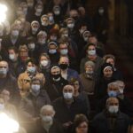 25.03.2022 Kielce. Katedra. Nabożeństwo Drogi Krzyżowej  z aktem poświęcenia Rosji i Ukrainy Matce Bożej / Jarosław Kubalski / Radio Kielce