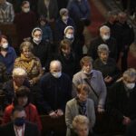 25.03.2022 Kielce. Katedra. Nabożeństwo Drogi Krzyżowej  z aktem poświęcenia Rosji i Ukrainy Matce Bożej / Jarosław Kubalski / Radio Kielce