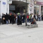 26.03.2022 Kielce. Kolejka do sklepu z japońskimi gadżetami / Jarosław Kubalski / Radio Kielce