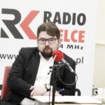 27.03.2022 Radio Kielce. Studio Polityczne. Na zdjęciu Filip Strząbała - Nowa Lewica / Jarosław Kubalski / Radio Kielce