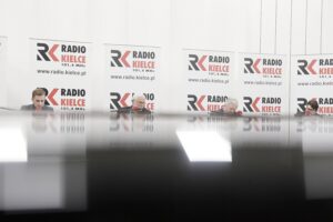 27.03.2022 Radio Kielce. Studio Polityczne. Na zdjęciu od lewej: Bartosz Pyrz - Konfederacja Ruch Narodowy, Lucjan Pietrzczyk - Platforma Obywatelska Koalicja Obywatelska, Czesław Siekierski - poseł Polskie Stronnictwo Ludowe Koalicja Polska i Filip Strząbała - Nowa Lewica / Jarosław Kubalski / Radio Kielce