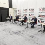 27.03.2022 Radio Kielce. Studio Polityczne. Na zdjęciu od lewej: Michał Kita - Radio Kielce, Andrzej Kryj - poseł Prawa i Sprawiedliwości, Bartosz Pyrz - Konfederacja Ruch Narodowy, Lucjan Pietrzczyk - Platforma Obywatelska Koalicja Obywatelska, Czesław Siekierski - poseł Polskie Stronnictwo Ludowe Koalicja Polska i Filip Strząbała - Nowa Lewica / Jarosław Kubalski / Radio Kielce