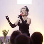 27.03.2022 Kielce. Radio eM. Spotkanie z cyklu "Artyści i Ikony". Śpiewa Renata Drozd / Jarosław Kubalski / Radio Kielce