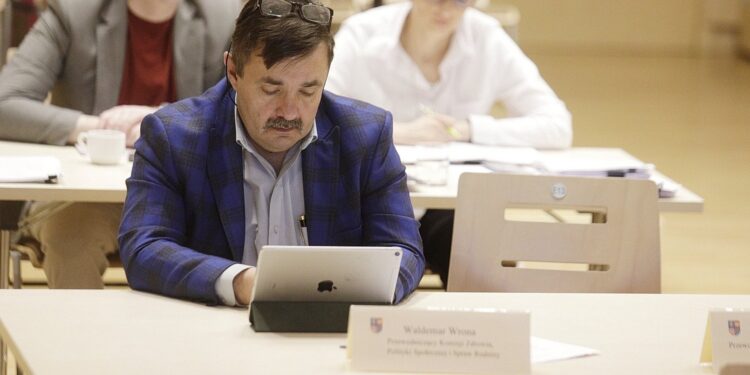 PiS w sejmiku silniejszy. Do klubu dołączył kolejny radny