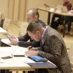 28.03.2022 Kielce. Sesja Sejmiku Województwa Świętokrzyskiego. Radni Sławomir Gierada i Grzegorz Świercz / Jarosław Kubalski / Radio Kielce