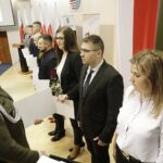 29.03.2022 Kielce. ŚUW. Wręczenie patentów oficerskich, mianowanie na wyższe stopnie wojskowe, przyznanie wyróżnień "Zasłużony dla obronności kraju". Wręczenia dokonuje szef WSzW płk Jarosław Molisak / Jarosław Kubalski / Radio Kielce