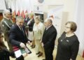 29.03.2022 Kielce. ŚUW. Wręczenie patentów oficerskich, mianowanie na wyższe stopnie wojskowe, przyznanie wyróżnień "Zasłużony dla obronności kraju". Wręczenia dokonują szef WSzW płk Jarosław Molisak i wojewoda Zbigniew Koniusz / Jarosław Kubalski / Radio Kielce