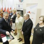 29.03.2022 Kielce. ŚUW. Wręczenie patentów oficerskich, mianowanie na wyższe stopnie wojskowe, przyznanie wyróżnień "Zasłużony dla obronności kraju". Wręczenia dokonują szef WSzW płk Jarosław Molisak i wojewoda Zbigniew Koniusz / Jarosław Kubalski / Radio Kielce