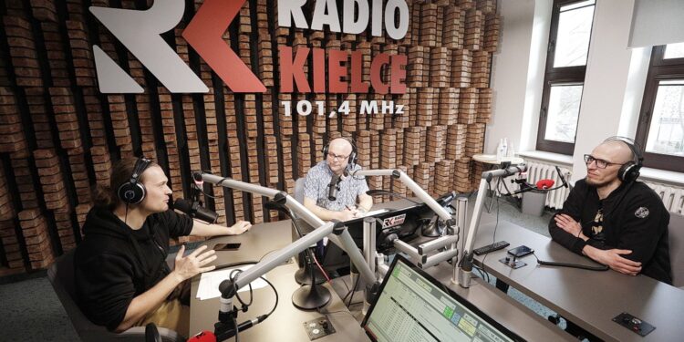 29.03.2022 Radio Kielce. Punkty Widzenia. Na zdjęciu od lewej: Maciej Urban - CK Sport, Rafał Szymczyk - Radio Kielce i Damian Wysocki - Radio eM / Jarosław Kubalski / Radio Kielce