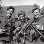 Żołnierze oddziału AK-DSZ por. Kazimierza Kosteckiego „Kostka” (stoi trzeci od lewej), Ruda Różaniecka, pow. Lubaczów, 21 maja 1945 r. / IPN