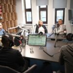 25.03.2022. Kielce. Sportowa debata Radia Kielce. Na zdjęciu (od lewej): Damian Wysocki - Radio eM Kielce, Łukasz Jabłoński - prezes Korony Kielce, Rafał Szymczyk - Radio Kielce,  Anna Kibortt - radna Rady Miasta Kielce, Piotr Kisiel - radny Rady Miasta Kielce / Sebastian Kalwat / Radio Kielce