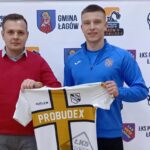 Na zdjęciu (od lewej): Wojciech Śmech - dyrektor sportowy ŁKS Probudex Łagów i Adrian Bielka / lkslagow.pl