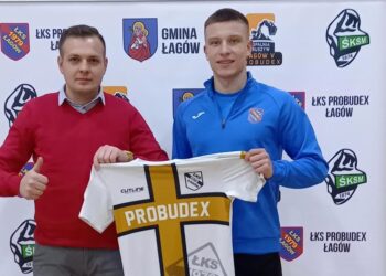Na zdjęciu (od lewej): Wojciech Śmech - dyrektor sportowy ŁKS Probudex Łagów i Adrian Bielka / lkslagow.pl