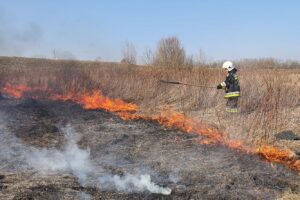 15.03.2022. Świętokrzyskie. Pożary traw i nieużytków / OSP Tursko Wielkie