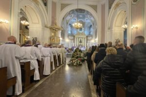 31.03.2022. Ostrowiec Świętokrzyski. Msza pogrzebowa ks. prałata Tadeusza Lutkowskiego / Emilia Sitarska / Radio Kielce