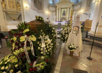 31.03.2022. Ostrowiec Świętokrzyski. Msza pogrzebowa ks. prałata Tadeusza Lutkowskiego / Emilia Sitarska / Radio Kielce