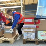 12.03.2022. Ostrowiec Św. Powiatowy Punkt Pomocy Humanitarnej - dary od szwedzkiej Polonii oraz mieszkańców miasta Helsingborg / Emilia Sitarska / Radio Kielce