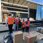 12.03.2022. Ostrowiec Św. Powiatowy Punkt Pomocy Humanitarnej - dary od szwedzkiej Polonii oraz mieszkańców miasta Helsingborg / Emilia Sitarska / Radio Kielce