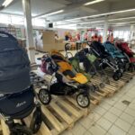 12.03.2022. Ostrowiec Św. Powiatowy Punkt Pomocy Humanitarnej - dary od szwedzkiej Polonii oraz mieszkańców miasta Helsingborg / Emilia Sitarska / Radio Kielce