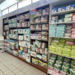 12.03.2022. Ostrowiec Św. Powiatowy Punkt Pomocy Humanitarnej - dary od szwedzkiej Polonii oraz mieszkańców miasta Helsingborg / Emilia Sitarska / Radio Kielce