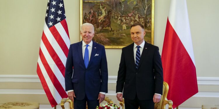 26.03.2022. Warszawa. Na zdjęciu (od lewej); prezydent USA Joe Biden i prezydent RP Andrzej Duda / President Biden/Twitter