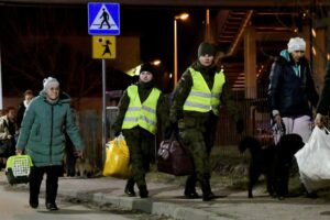 05.03.2022. Sędziszów. Żołnierze z 10. Świętokrzyskiej Brygady Obrony Terytorialnej pomagają uchodźcom z Ukrainy / ppor. Daniel Woś / 10. Świętokrzyska Brygada Obrony Terytorialnej