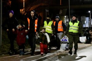 05.03.2022. Sędziszów. Żołnierze z 10. Świętokrzyskiej Brygady Obrony Terytorialnej pomagają uchodźcom z Ukrainy / ppor. Daniel Woś / 10. Świętokrzyska Brygada Obrony Terytorialnej