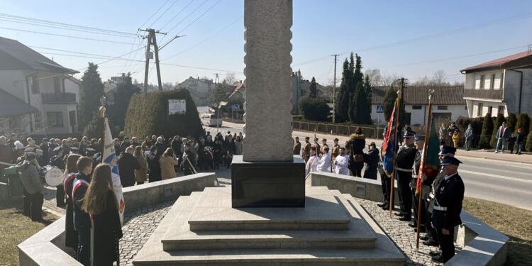 13.03.2022. Bieliny. Uroczystości upamiętniające ofiary mordu dokonanego przez hitlerowców w 1944 roku / Paulina Michta / Radio Kielce