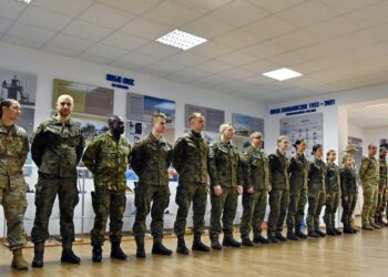 Uczestnicy międzynarodowego kursu NATO CIMIC Field Worker / Staff Worker w Centrum Przygotowań do Misji Zagranicznych na kieleckiej Bukówce / CPdMZ