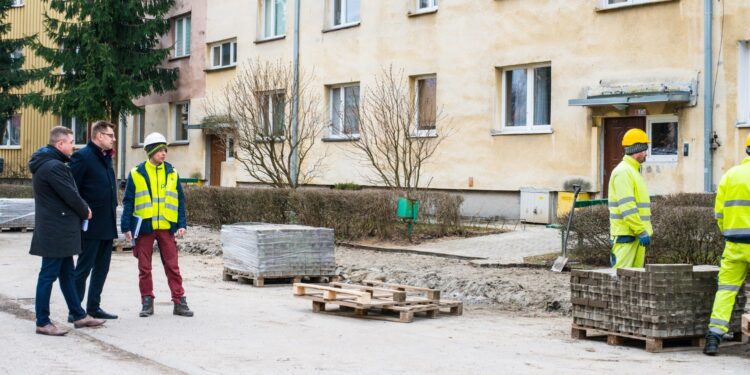 17.03.2022. Sandomierz. Ulica Żółkiewskiego. Remont / UM Sandomierz