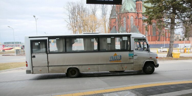 09.03.2021. Kielce. Busy na dworcu autobusowym / Wiktor Taszłow / Radio Kielce