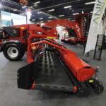 18.03.2022. Targi Kielce. Najciekawszy sprzęt wyróżniony Złotymi Medalami Targów Kielce na wystawie AGROTECH 2022. Na zdjęciu: zgrabiarka taśmowa z podbieraczem SIP AIR 900T / Jarosław Kubalski / Radio Kielce