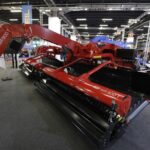 18.03.2022. Targi Kielce. Najciekawszy sprzęt wyróżniony Złotymi Medalami Targów Kielce na wystawie AGROTECH 2022. Na zdjęciu: zgrabiarka taśmowa z podbieraczem SIP AIR 900T / Jarosław Kubalski / Radio Kielce