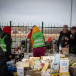 02.03.2022. Medyka. Harcerze udzielający pomocy na przejściu granicznym / Dariusz Kanclerz/Harcerskie Kroniki Filmowe