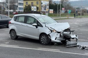 26.04.2022. Kielce. Kolizja na skrzyżowaniu ul. Wapiennikowej i Tarnowskiej / Wiktor Taszłow / Radio Kielce