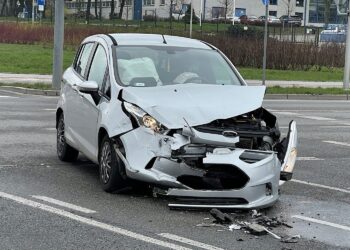 26.04.2022. Kielce. Kolizja na skrzyżowaniu ul. Wapiennikowej i Tarnowskiej / Wiktor Taszłow / Radio Kielce