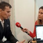 06.04.2022. Sandomierz. 30. Spotkania Sadownicze. Na zdjęciu: Marcin Piesiewicz - specjalista prelegent i Marta Gajda-Kruk - Radio Kielce / Piotr Michalski / Radio Kielce