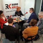 06.04.2022. Sandomierz. 30. Spotkania Sadownicze. Na zdjęciu (od lewej): Marta Gajda-Kruk - Radio Kielce, Marcin Piesiewicz - specjalista prelegent, Katarzyna Gołąb - specjalista prelegent, Adam Puściński - firma ADW, Adam Paradowski - wydawnictwo Plantpress i Grażyna Szlęzak-Wójcik - Radio Kielce / Piotr Michalski / Radio Kielce