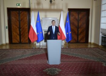 04.04.2022. Warszawa. Konferencja premiera. Na zdjęciu: premier Mateusz Morawiecki / PAP/Marcin Obara